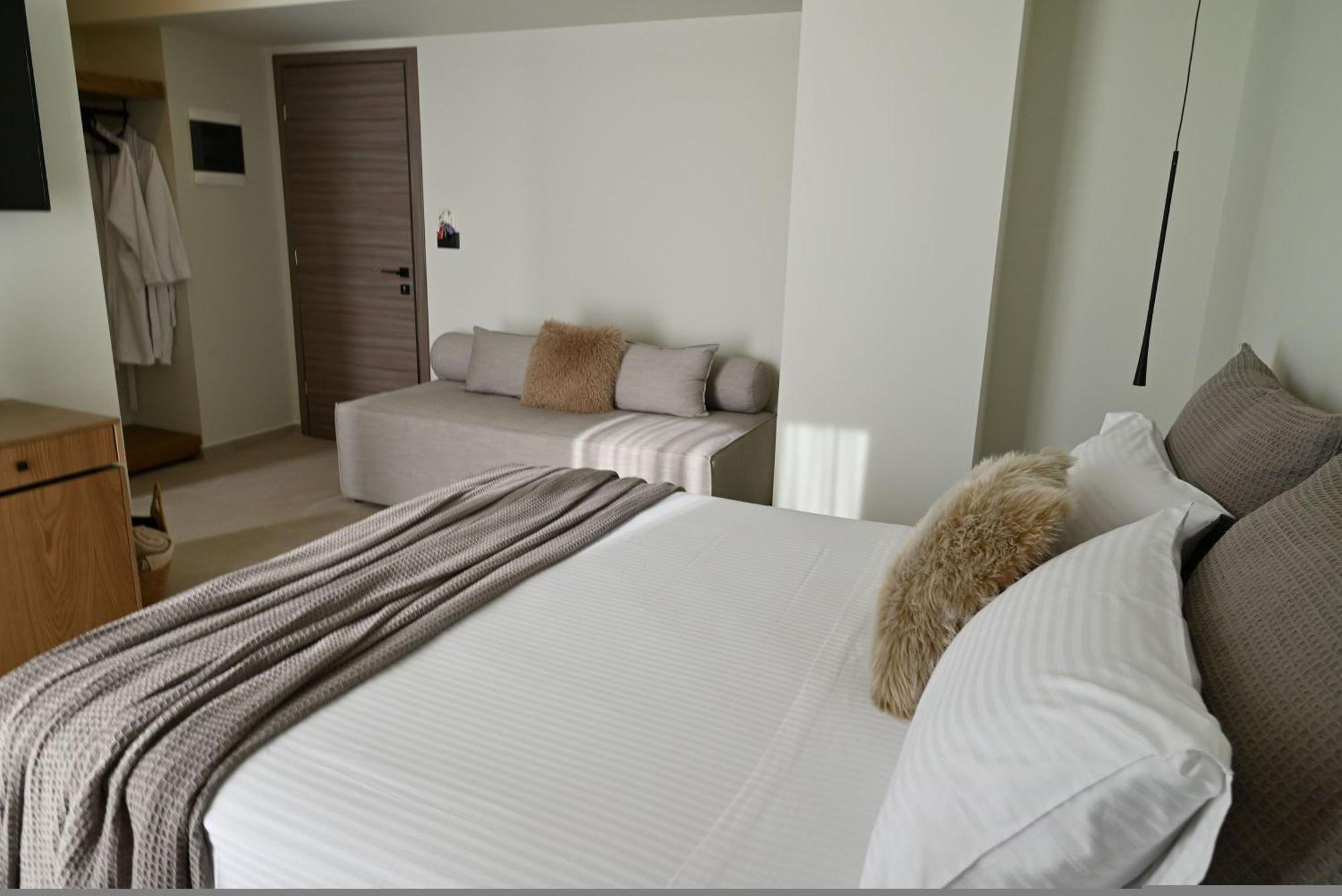 Rhotheon Suites In Ialysos  Exterior foto